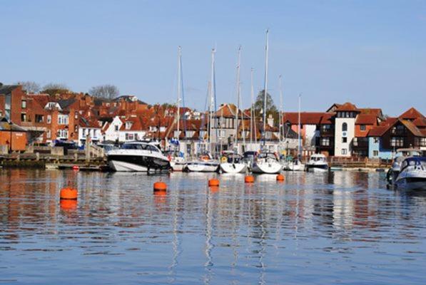 Courtyard Cottages Lymington, 2 Adults Only Kültér fotó