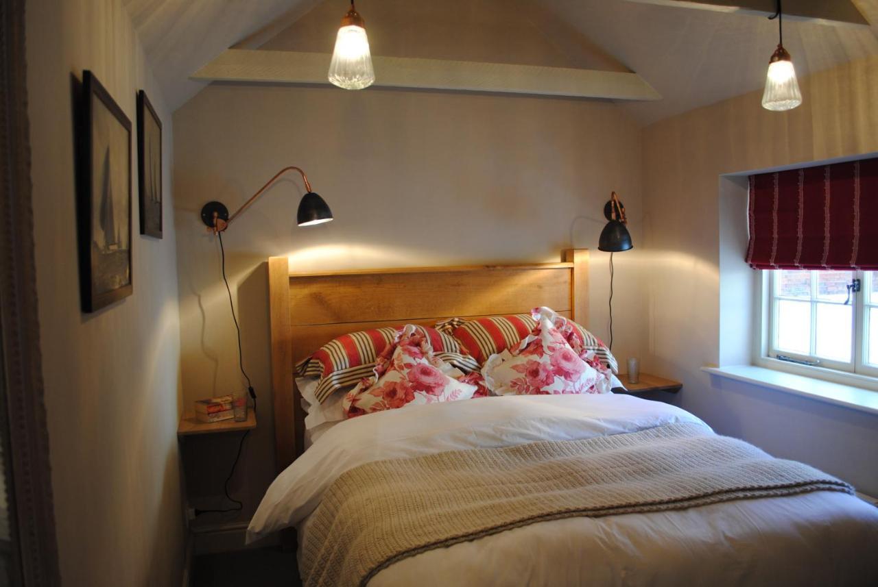 Courtyard Cottages Lymington, 2 Adults Only Kültér fotó